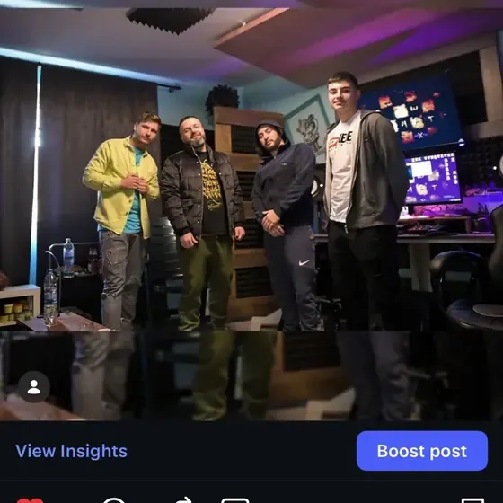 Калоян с екип в музикално студио